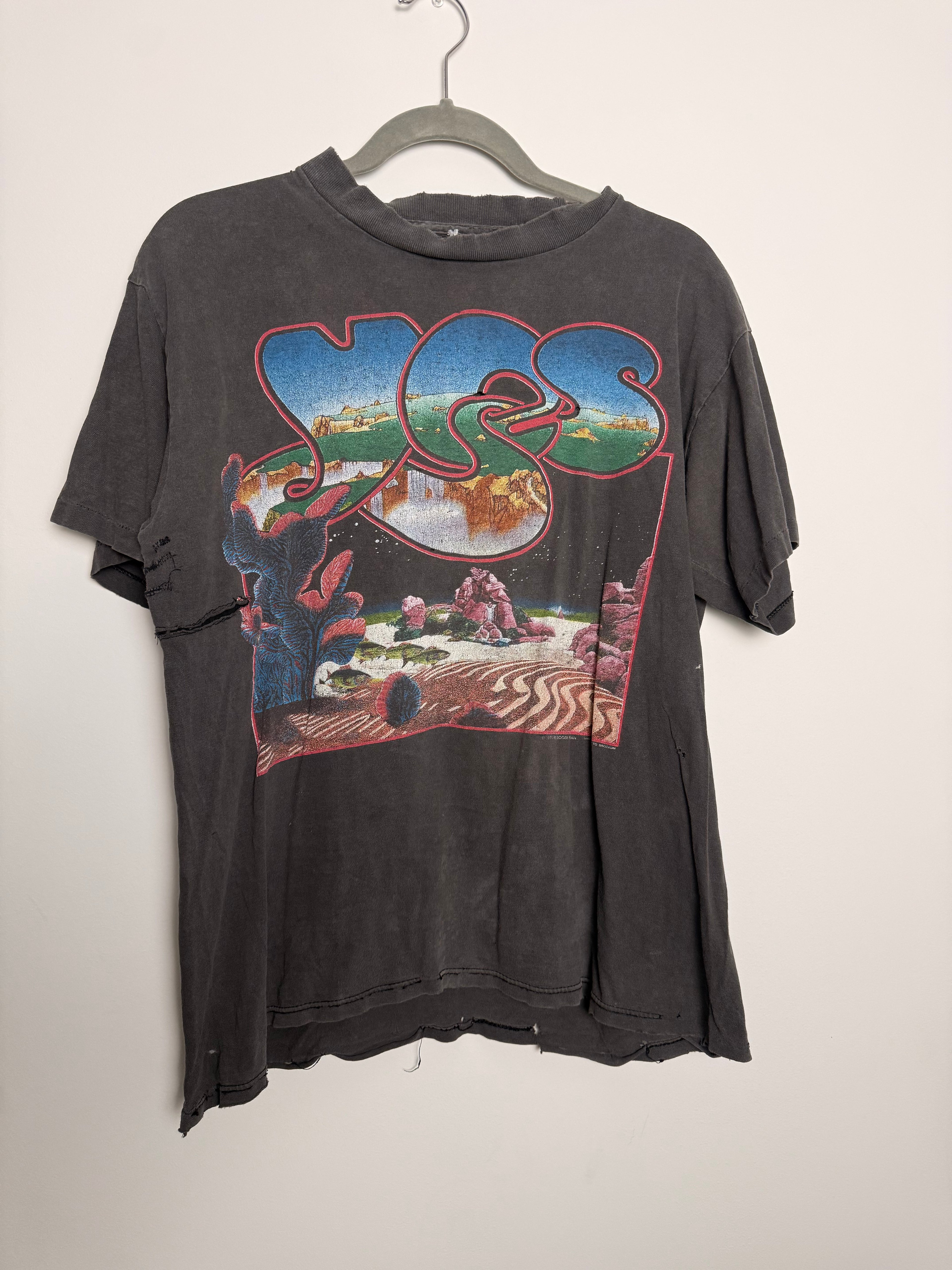 Vintage Black Yes Rockband T-Shirt featuring album art